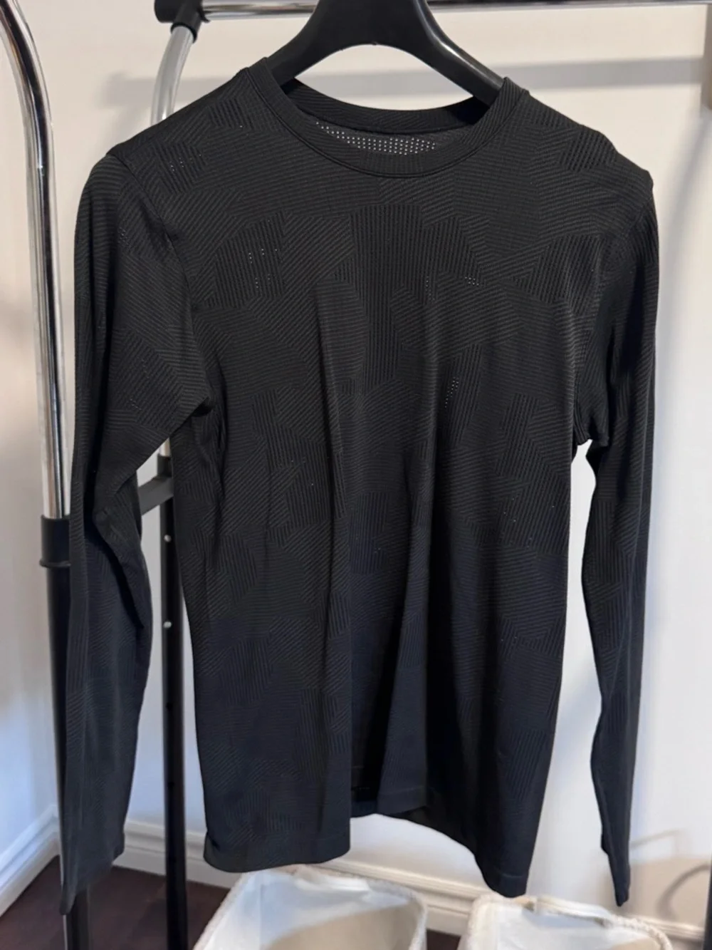 Lululemon Men's Long Sleeve Crewneck Shirt - Black - Picture 3 of 5